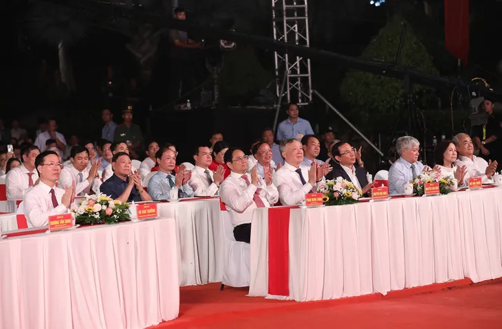 Chương trình nghệ thuật Dấu ấn Võ Văn Kiệt: Nhớ về người lãnh đạo mộc mạc, gần gũi - Ảnh 2. Chương trình nghệ thuật Dấu ấn Võ Văn Kiệt: Nhớ về người lãnh đạo mộc mạc, gần gũi - Ảnh 2.