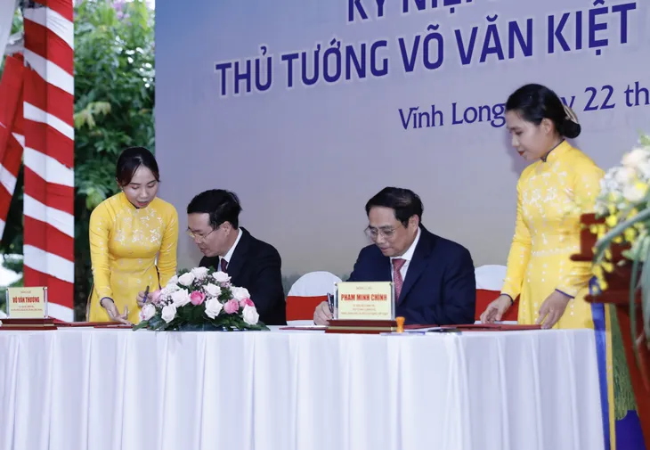 Phát hành đặc biệt bộ tem kỷ niệm 100 năm Ngày sinh Thủ tướng Võ Văn Kiệt - Ảnh 1. Phát hành đặc biệt bộ tem kỷ niệm 100 năm Ngày sinh Thủ tướng Võ Văn Kiệt - Ảnh 1.