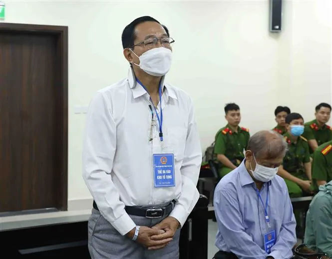 Luật sư xin giảm nhẹ hình phạt cho cựu Thứ trưởng Bộ Y tế Cao Minh Quang - Ảnh 2. Luật sư xin giảm nhẹ hình phạt cho cựu Thứ trưởng Bộ Y tế Cao Minh Quang - Ảnh 2.