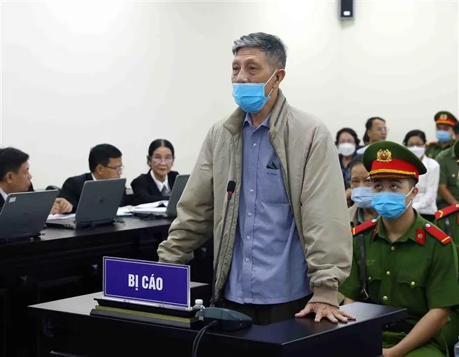 Luật sư xin giảm nhẹ hình phạt cho cựu Thứ trưởng Bộ Y tế Cao Minh Quang - Ảnh 1. Luật sư xin giảm nhẹ hình phạt cho cựu Thứ trưởng Bộ Y tế Cao Minh Quang - Ảnh 1.