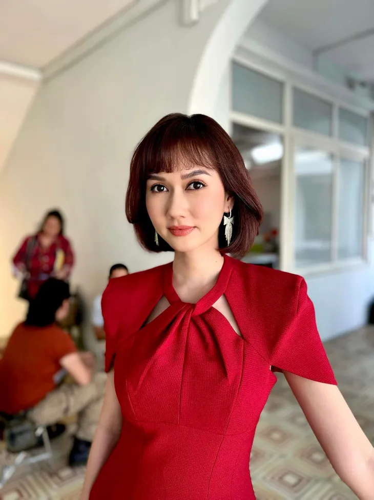 Phim trường tuần qua: Lương Thanh - Kim Oanh tái ngộ cực vui - Ảnh 4. Phim trường tuần qua: Lương Thanh - Kim Oanh tái ngộ cực vui - Ảnh 4.