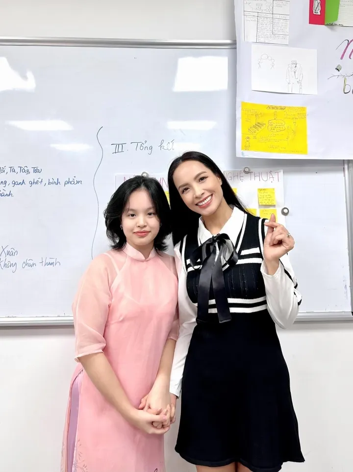 Sao Việt ngày 23/11: Nghệ sĩ Công Lý đọc kịch bản phim mới, Lê Phương tươi tắn sau mổ tim - Ảnh 7. Sao Việt ngày 23/11: Nghệ sĩ Công Lý đọc kịch bản phim mới, Lê Phương tươi tắn sau mổ tim - Ảnh 7.