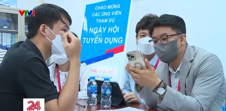 Tìm kiếm cơ hội việc làm cho lao động xuất khẩu về nước - Ảnh 1. Tìm kiếm cơ hội việc làm cho lao động xuất khẩu về nước - Ảnh 1.