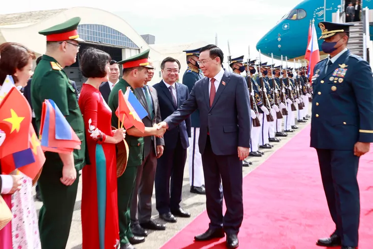 Chủ tịch Quốc hội Vương Đình Huệ bắt đầu chuyến thăm chính thức Philippines - Ảnh 5. Chủ tịch Quốc hội Vương Đình Huệ bắt đầu chuyến thăm chính thức Philippines - Ảnh 5.