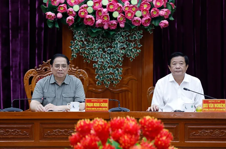 Thủ tướng kiểm tra một số dự án trọng điểm tại Vĩnh Long - Ảnh 5. Thủ tướng kiểm tra một số dự án trọng điểm tại Vĩnh Long - Ảnh 5.