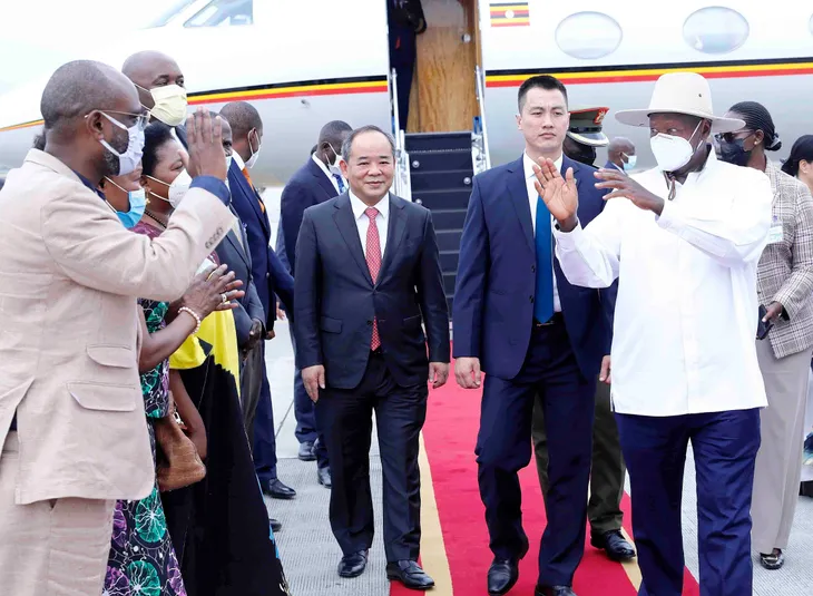 Tổng thống Cộng hòa Uganda bắt đầu thăm chính thức Việt Nam - Ảnh 1. Tổng thống Cộng hòa Uganda bắt đầu thăm chính thức Việt Nam - Ảnh 1.