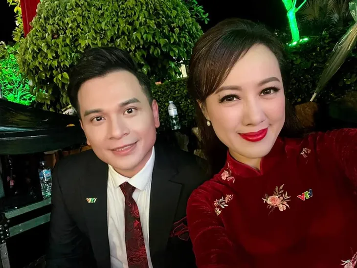 Sao Việt ngày 23/11: Nghệ sĩ Công Lý đọc kịch bản phim mới, Lê Phương tươi tắn sau mổ tim - Ảnh 4. Sao Việt ngày 23/11: Nghệ sĩ Công Lý đọc kịch bản phim mới, Lê Phương tươi tắn sau mổ tim - Ảnh 4.