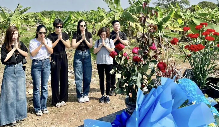Sao Việt ngày 24/11: Tuấn Hưng tập yoga cùng vợ, Tóc Tiên cực quyến rũ - Ảnh 10. Sao Việt ngày 24/11: Tuấn Hưng tập yoga cùng vợ, Tóc Tiên cực quyến rũ - Ảnh 10.