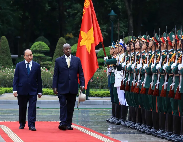 Chủ tịch nước Nguyễn Xuân Phúc chủ trì Lễ đón Tổng thống Uganda thăm chính thức Việt Nam - Ảnh 5. Chủ tịch nước Nguyễn Xuân Phúc chủ trì Lễ đón Tổng thống Uganda thăm chính thức Việt Nam - Ảnh 5.