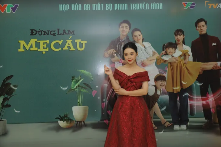 Quỳnh Lương đọ sắc với Quỳnh Kool trong họp báo ra mắt phim mới - Ảnh 1. Quỳnh Lương đọ sắc với Quỳnh Kool trong họp báo ra mắt phim mới - Ảnh 1.