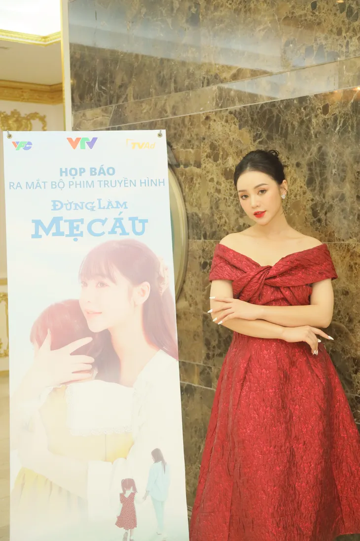 Quỳnh Lương đọ sắc với Quỳnh Kool trong họp báo ra mắt phim mới - Ảnh 2. Quỳnh Lương đọ sắc với Quỳnh Kool trong họp báo ra mắt phim mới - Ảnh 2.