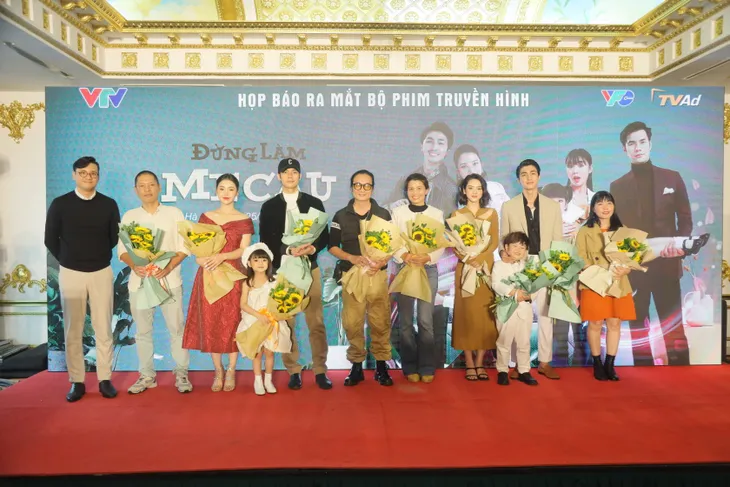 Quỳnh Lương đọ sắc với Quỳnh Kool trong họp báo ra mắt phim mới - Ảnh 9. Quỳnh Lương đọ sắc với Quỳnh Kool trong họp báo ra mắt phim mới - Ảnh 9.