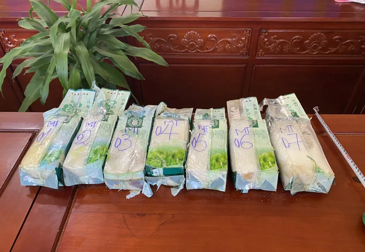 Đánh cá trên biển, ngư dân vớt được 7 gói nghi chứa ma túy - Ảnh 1. Đánh cá trên biển, ngư dân vớt được 7 gói nghi chứa ma túy - Ảnh 1.