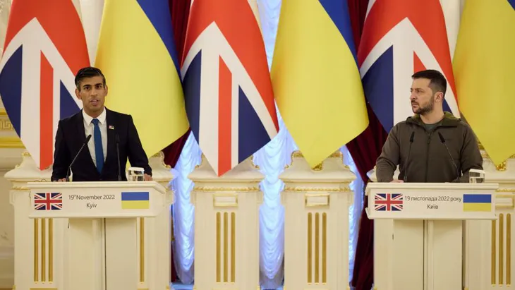 Ngoại trưởng Anh thăm Ukraine, cam kết viện trợ hàng triệu Bảng Anh - Ảnh 2. Ngoại trưởng Anh thăm Ukraine, cam kết viện trợ hàng triệu Bảng Anh - Ảnh 2.