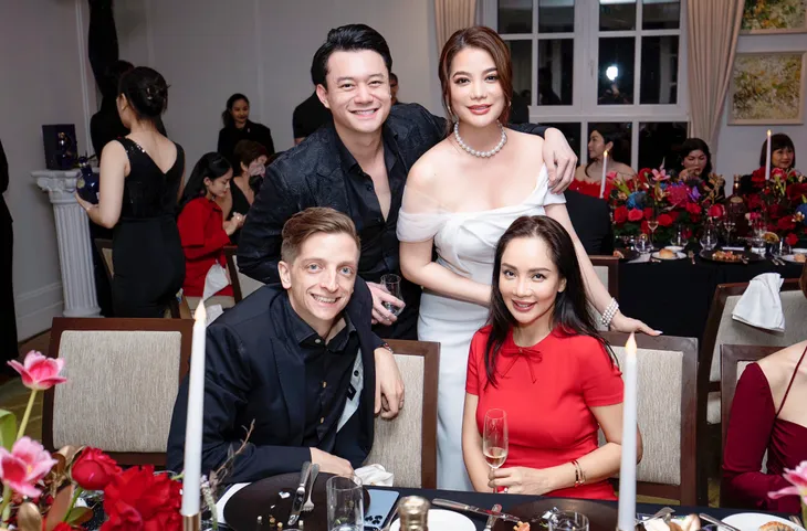 Trương Ngọc Ánh hạnh phúc cùng bạn trai trong ngày sinh nhật - Ảnh 3. Trương Ngọc Ánh hạnh phúc cùng bạn trai trong ngày sinh nhật - Ảnh 3.