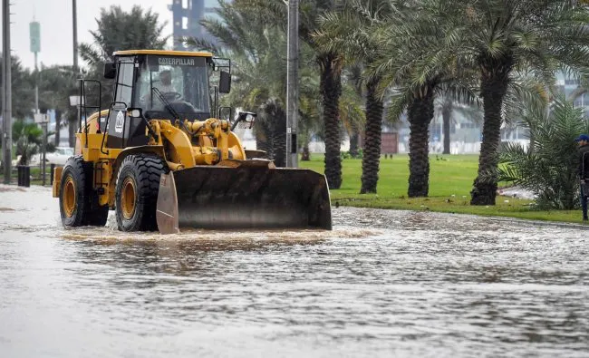Lũ quét tàn phá tại Saudi Arabia, hai người thiệt mạng - Ảnh 4. Lũ quét tàn phá tại Saudi Arabia, hai người thiệt mạng - Ảnh 4.