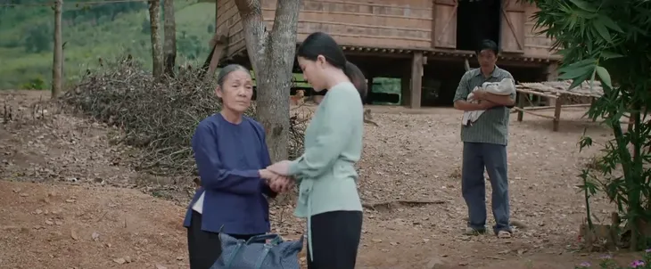 Mẹ rơm - Tập 14: Mô ẵm Hạt Dẻ đi nhờ cậy khắp nơi, không ai giúp - Ảnh 5. Mẹ rơm - Tập 14: Mô ẵm Hạt Dẻ đi nhờ cậy khắp nơi, không ai giúp - Ảnh 5.