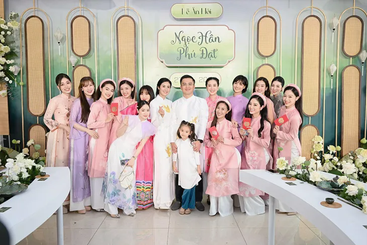 Dàn Hoa hậu, người đẹp phù dâu trong lễ ăn hỏi của Ngọc Hân - Ảnh 3. Dàn Hoa hậu, người đẹp phù dâu trong lễ ăn hỏi của Ngọc Hân - Ảnh 3.