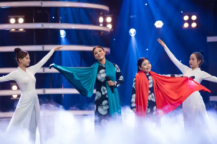 Đại Nghĩa bật khóc trước màn hóa thân cố nghệ sĩ Phi Nhung - Ảnh 2. Đại Nghĩa bật khóc trước màn hóa thân cố nghệ sĩ Phi Nhung - Ảnh 2.