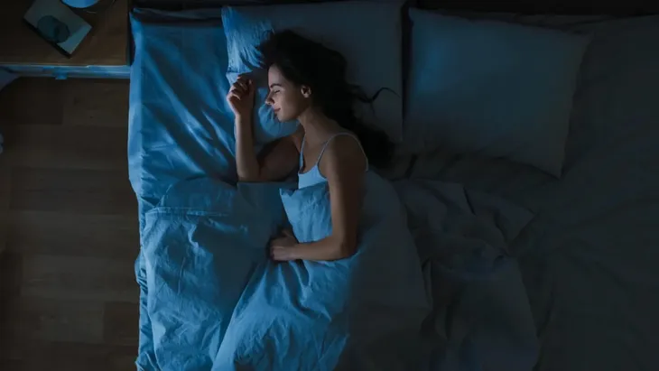 Có nên uống nước trước khi đi ngủ không? - Ảnh 2.