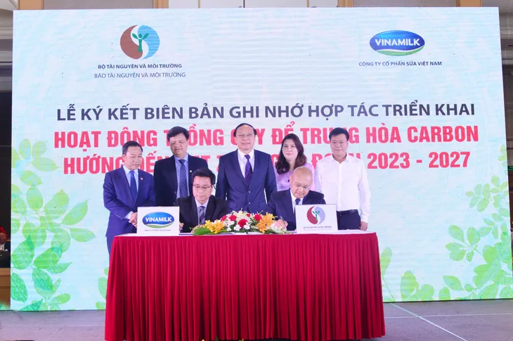 Góp phần cùng chính phủ thực hiện mục tiêu Net Zero 2050, Vinamilk tiếp tục hành trình trồng cây xanh - Ảnh 1.
