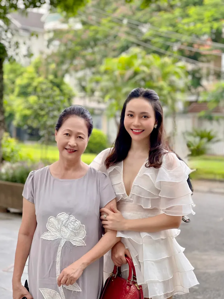 Phim trường tuần qua: NSƯT gạo cội Ngọc Thoa tái ngộ khán giả - Ảnh 1. Phim trường tuần qua: NSƯT gạo cội Ngọc Thoa tái ngộ khán giả - Ảnh 1.