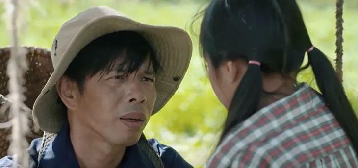 Mẹ rơm - Tập 15: Thấy con gái lớn lên thông minh, xinh xắn, Hào chỉ biết ngắm nhìn từ xa - Ảnh 14. Mẹ rơm - Tập 15: Thấy con gái lớn lên thông minh, xinh xắn, Hào chỉ biết ngắm nhìn từ xa - Ảnh 14.