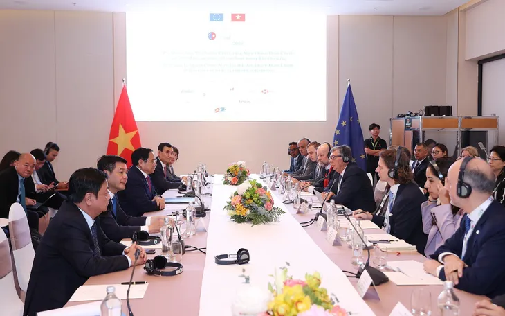 Thủ tướng: Đầu tư vào Việt Nam không chỉ vì lợi ích kinh tế, mà còn vì phát triển con người - Ảnh 4. Thủ tướng: Đầu tư vào Việt Nam không chỉ vì lợi ích kinh tế, mà còn vì phát triển con người - Ảnh 4.