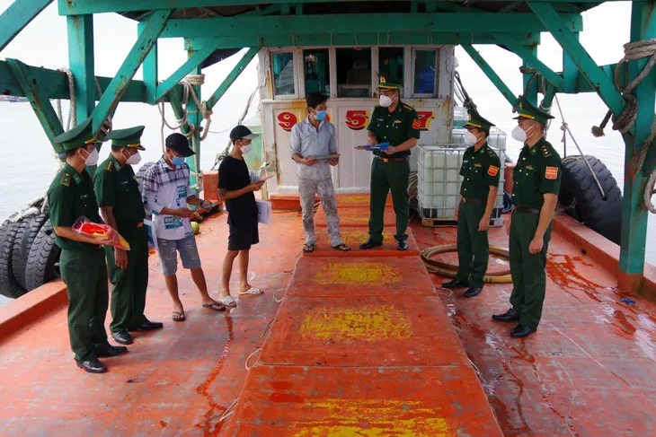 Biên phòng Cà Mau đẩy mạnh tuyên truyền phổ biến, giáo dục pháp luật - Ảnh 2. Biên phòng Cà Mau đẩy mạnh tuyên truyền phổ biến, giáo dục pháp luật - Ảnh 2.