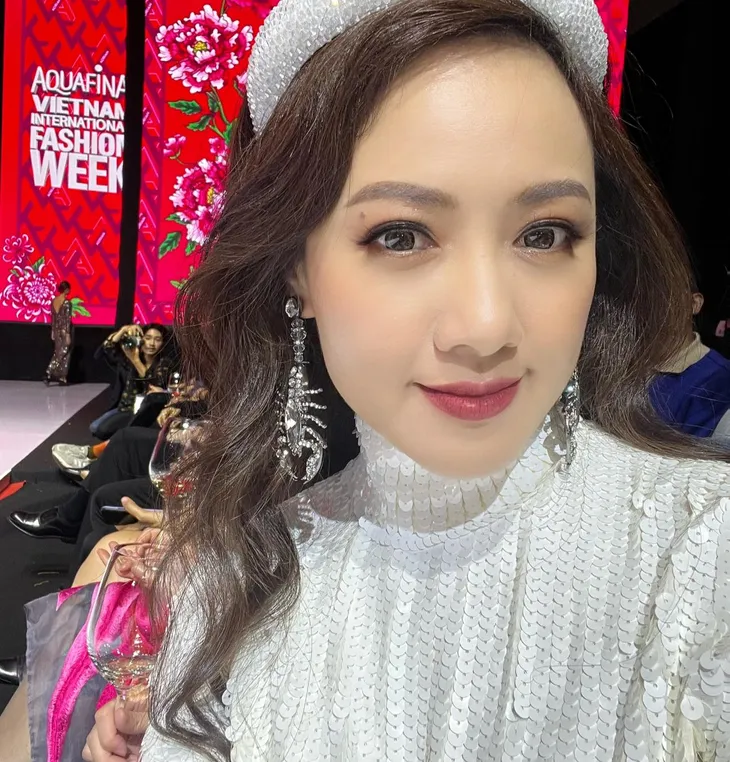 BTV Hoài Anh hóa nàng thơ trên sàn catwalk - Ảnh 9. BTV Hoài Anh hóa nàng thơ trên sàn catwalk - Ảnh 9.