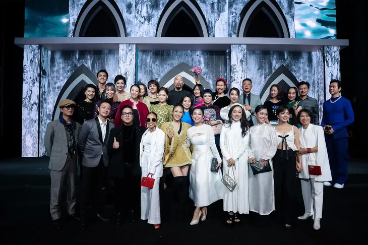 MC, BTV nổi tiếng không hẹn mà gặp tại Tuần lễ thời trang Quốc tế Việt Nam 2022 - Ảnh 4. MC, BTV nổi tiếng không hẹn mà gặp tại Tuần lễ thời trang Quốc tế Việt Nam 2022 - Ảnh 4.