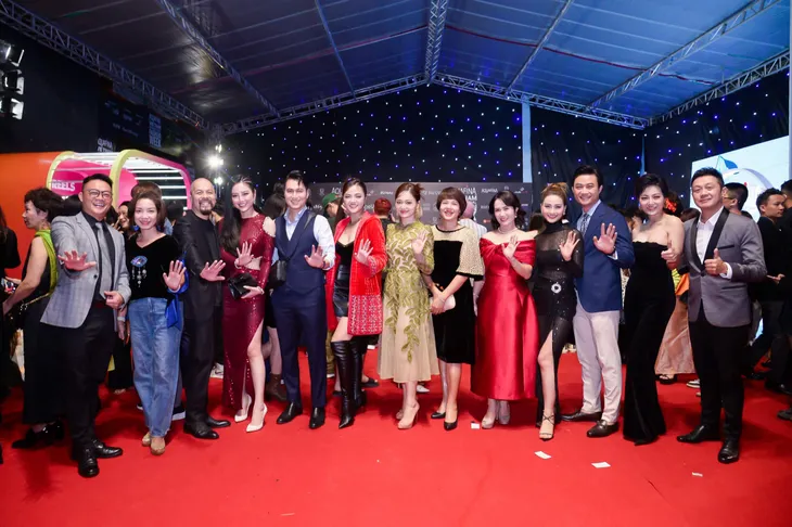 Loạt diễn viên Việt checkin Tuần lễ thời trang Quốc tế Việt Nam 2022 - Ảnh 11. Loạt diễn viên Việt checkin Tuần lễ thời trang Quốc tế Việt Nam 2022 - Ảnh 11.