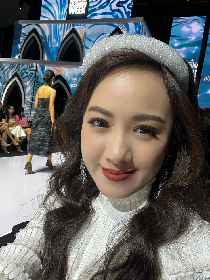 BTV Hoài Anh hóa nàng thơ trên sàn catwalk - Ảnh 12. BTV Hoài Anh hóa nàng thơ trên sàn catwalk - Ảnh 12.