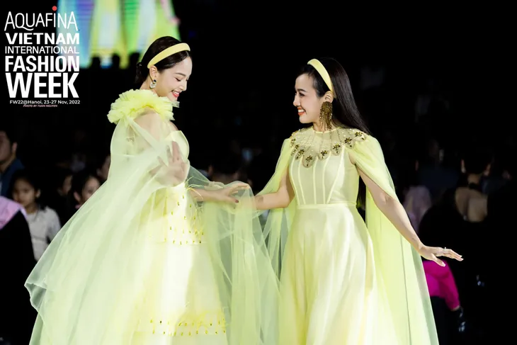 BTV Hoài Anh hóa nàng thơ trên sàn catwalk - Ảnh 4. BTV Hoài Anh hóa nàng thơ trên sàn catwalk - Ảnh 4.