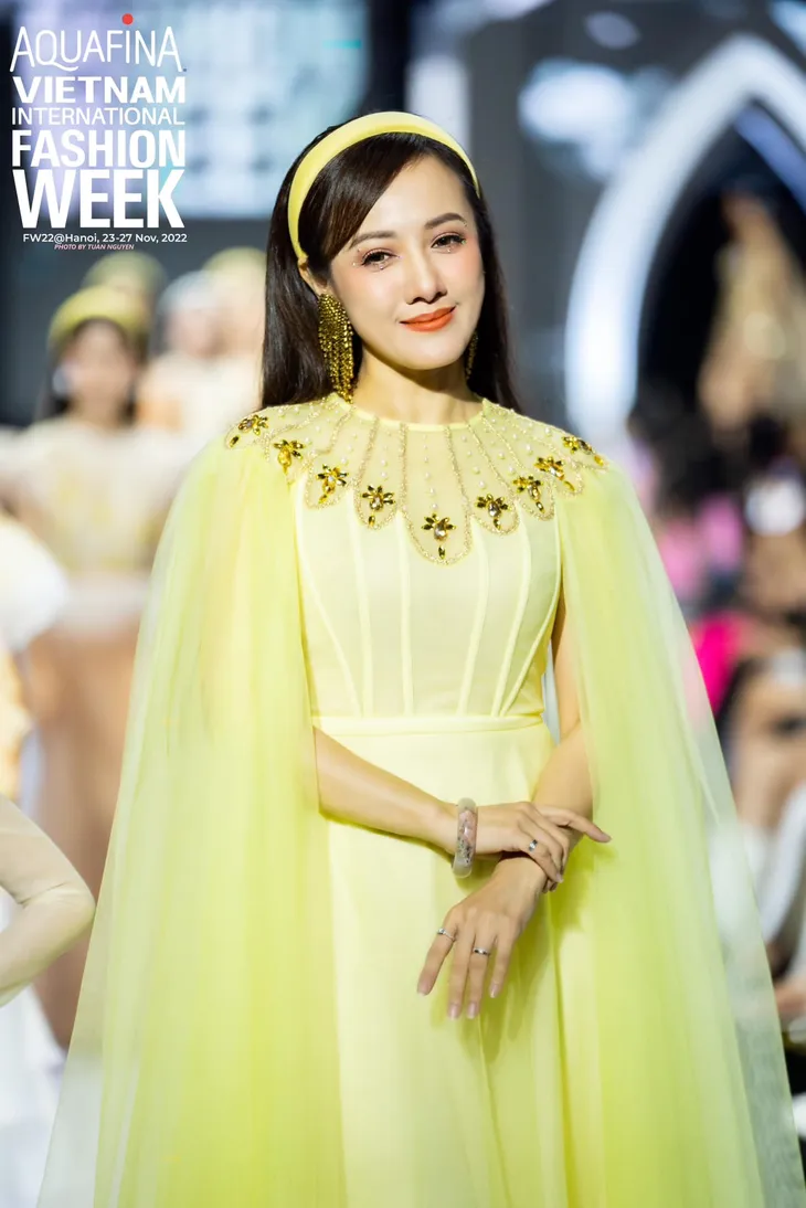 BTV Hoài Anh hóa nàng thơ trên sàn catwalk - Ảnh 5. BTV Hoài Anh hóa nàng thơ trên sàn catwalk - Ảnh 5.