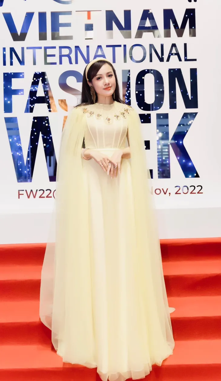 BTV Hoài Anh hóa nàng thơ trên sàn catwalk - Ảnh 7. BTV Hoài Anh hóa nàng thơ trên sàn catwalk - Ảnh 7.