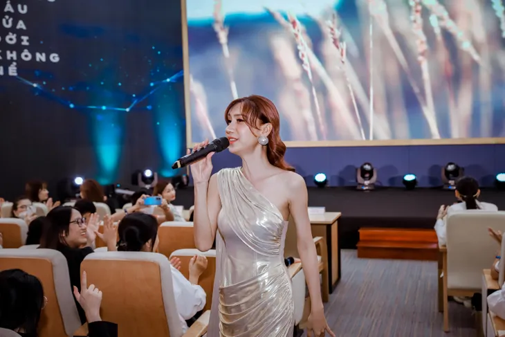 Lynk Lee tiết lộ tình trạng sức khỏe sau ca phẫu thuật thanh quản - Ảnh 1. Lynk Lee tiết lộ tình trạng sức khỏe sau ca phẫu thuật thanh quản - Ảnh 1.