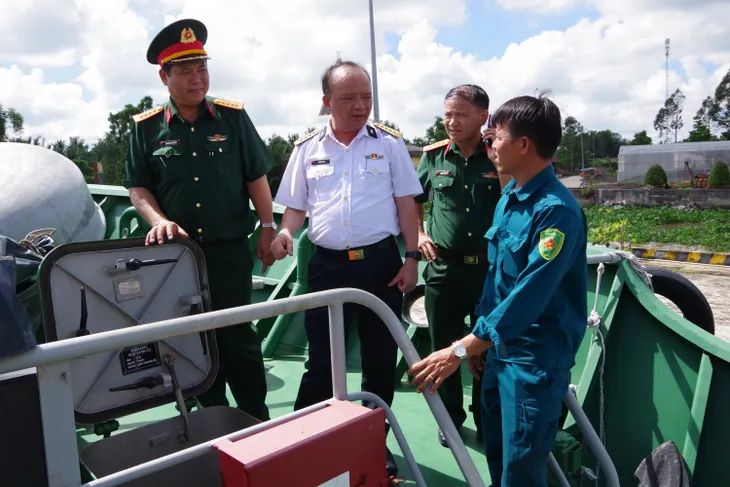 Kiên Giang: Tiếp nhận tàu cho Hải đội dân quân thường trực - Ảnh 2. Kiên Giang: Tiếp nhận tàu cho Hải đội dân quân thường trực - Ảnh 2.
