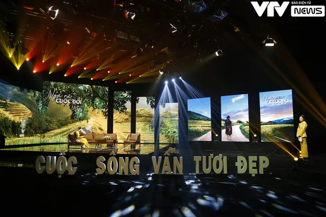 Gala Cuộc sống vẫn tươi đẹp 2022 - Ngã rẽ cuộc đời: Những hình ảnh đầu tiên - Ảnh 1. Gala Cuộc sống vẫn tươi đẹp 2022 - Ngã rẽ cuộc đời: Những hình ảnh đầu tiên - Ảnh 1.