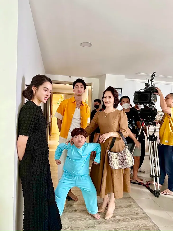 Quỳnh Lương làm vợ Bình An trong phim mới - Ảnh 2. Quỳnh Lương làm vợ Bình An trong phim mới - Ảnh 2.