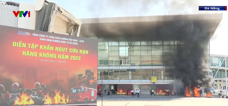 Diễn tập cứu nạn cháy nổ tại sân bay Đà Nẵng - Ảnh 1. Diễn tập cứu nạn cháy nổ tại sân bay Đà Nẵng - Ảnh 1.