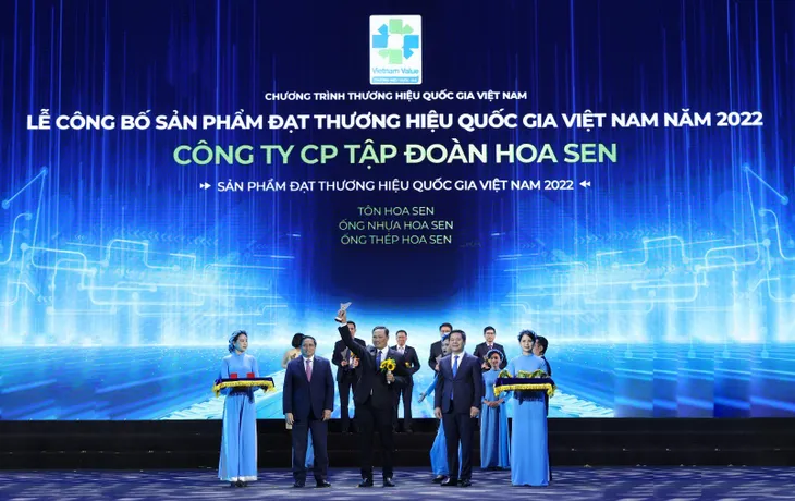 Tập đoàn Hoa Sen 6 lần liên tiếp được vinh danh Thương hiệu Quốc gia Việt Nam - Ảnh 1. Tập đoàn Hoa Sen 6 lần liên tiếp được vinh danh Thương hiệu Quốc gia Việt Nam - Ảnh 1.