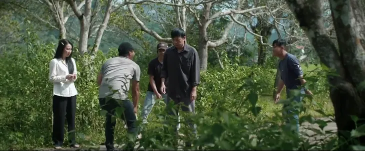 Mẹ rơm - Tập 1: Cô gái khờ nhất làng bị lừa tình có thai - Ảnh 2. Mẹ rơm - Tập 1: Cô gái khờ nhất làng bị lừa tình có thai - Ảnh 2.