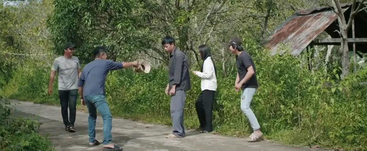 Mẹ rơm - Tập 1: Cô gái khờ nhất làng bị lừa tình có thai - Ảnh 1. Mẹ rơm - Tập 1: Cô gái khờ nhất làng bị lừa tình có thai - Ảnh 1.