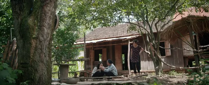 Mẹ rơm - Tập 1: Cô gái khờ nhất làng bị lừa tình có thai - Ảnh 5. Mẹ rơm - Tập 1: Cô gái khờ nhất làng bị lừa tình có thai - Ảnh 5.