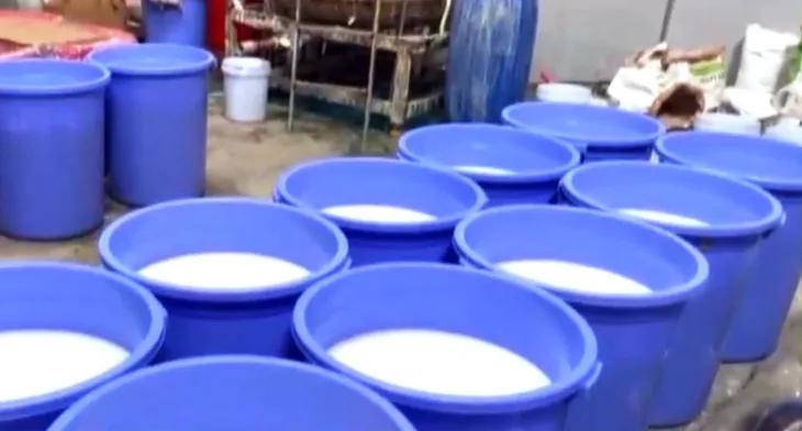 Phát hiện 5 kho và xưởng sản xuất mỹ phẩm giả - Ảnh 2. Phát hiện 5 kho và xưởng sản xuất mỹ phẩm giả - Ảnh 2.