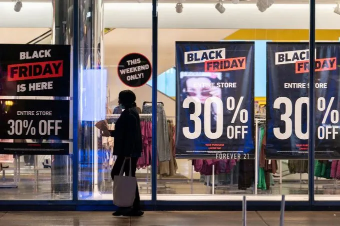 Kỷ lục mua sắm dịp Black Friday tại Mỹ - Ảnh 1. Kỷ lục mua sắm dịp Black Friday tại Mỹ - Ảnh 1.