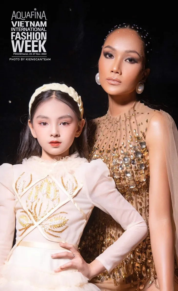 Cô trò Trung tâm Tài Năng Nhí Kids’ Talent khoe thần thái chuẩn model trên sân khấu thời trang - Ảnh 1. Cô trò Trung tâm Tài Năng Nhí Kids’ Talent khoe thần thái chuẩn model trên sân khấu thời trang - Ảnh 1.