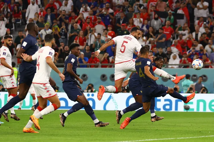 Hành trình vào bán kết World Cup 2022 của ĐT Pháp: Sức mạnh nhà ĐKVĐ   - Ảnh 2.
