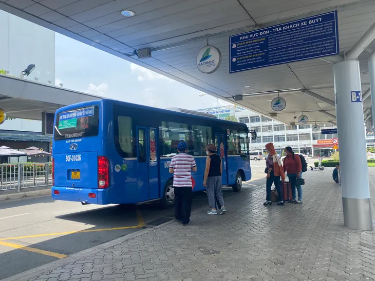 Sắp có thêm nhiều tuyến bus phục vụ hành khách tại Sân bay Tân Sơn Nhất  - Ảnh 1.